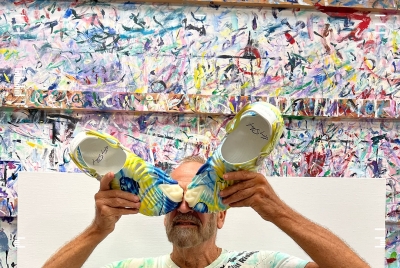 Salehe Bembury 携手波普艺术家 Kenny Scharf 推出新款 Crocs Pollex